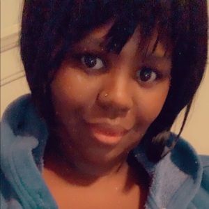 Meet your Posher, Dee dee